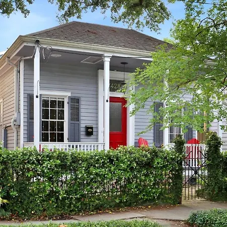 Eclectically Furnished In The Heart Of Nola