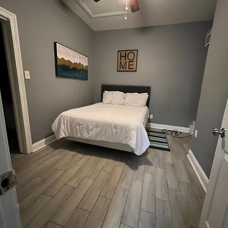 Cozy Frenchmen St Apartment