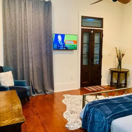 Charming Creole 2 Blocks Across Rampart St From French Quarter Holiday home