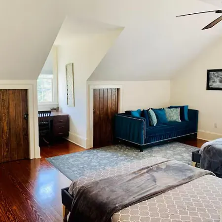Charming Creole 2 Blocks Across Rampart St From French Quarter Holiday home *