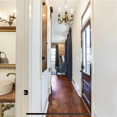 Charming Creole 2 Blocks Across Rampart St From French Quarter Holiday home *