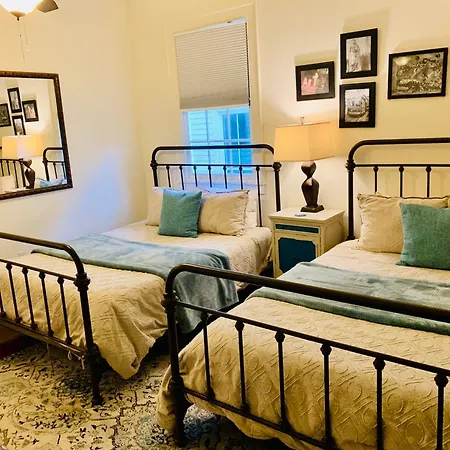 Holiday home Charming Creole 2 Blocks Across Rampart St From French Quarter