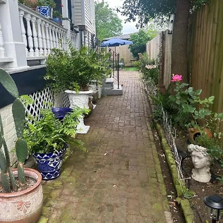 Walk To Jazz Fest From Garden Apartment *