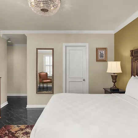 Mazarin Hotel 4*