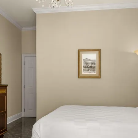 Mazarin Hotel