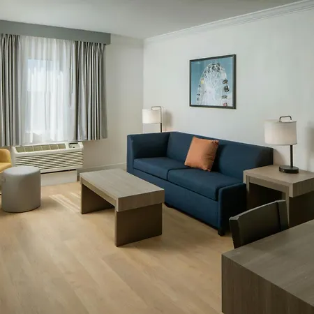 Express By Marriott 1-10 Hotel 3*