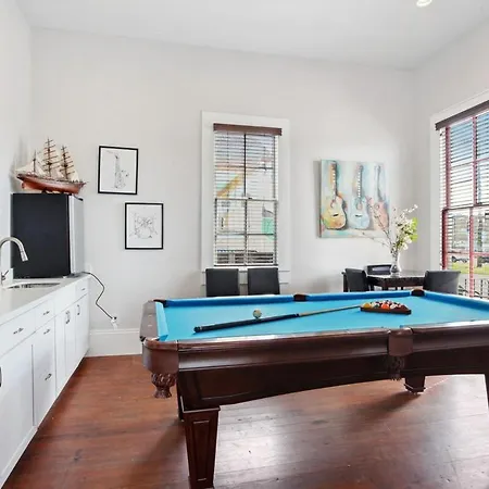Funky Historic In Heart Of The Action Holiday home New Orleans