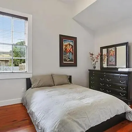 Funky Historic In Heart Of The Action Holiday home
