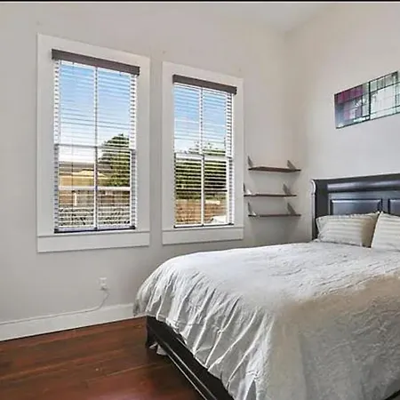 Holiday home Funky Historic In Heart Of The Action New Orleans
