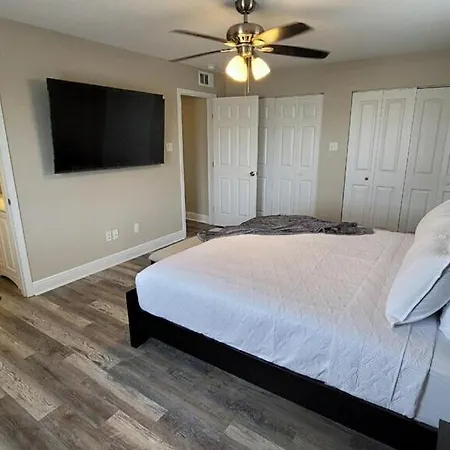 Holiday home Lakeview Townhome W King Bed & Game