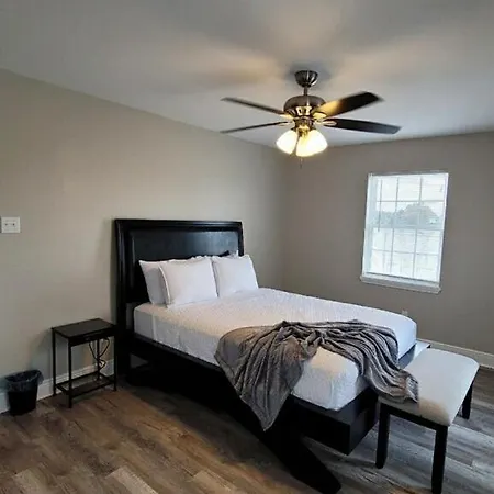 Lakeview Townhome W King Bed & Game * New Orleans