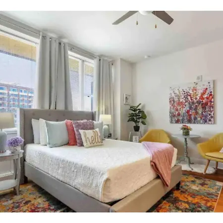 Beautiful Walk To French Quarter, Pool, Gym, View Apartment *
