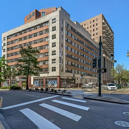 Stylish 1-bed Just Moments Away From The Charming French Quarter *