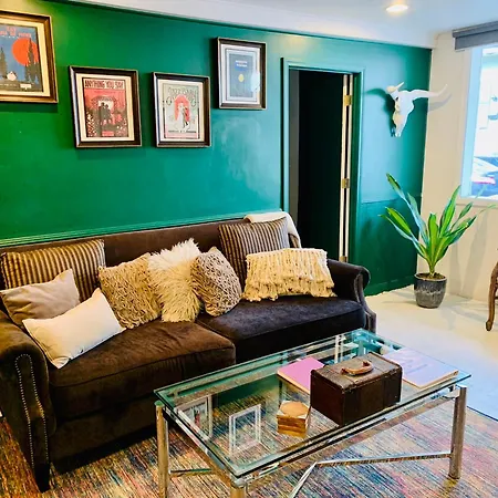 Hidden Jewel Btwn French Quarter & Frenchmen St Apartment