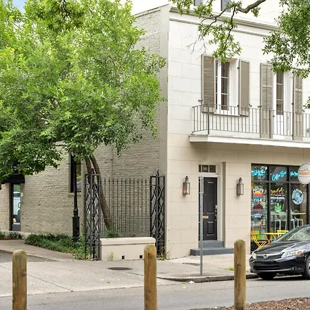 Esplanade Ave Wbalcony Across French Quarter Holiday home *