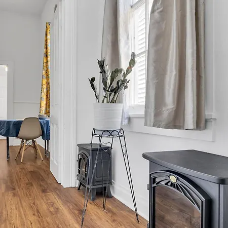 Entire Bywater Great Location Apartment