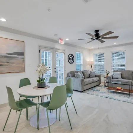 Sleeps 24-spacious Near Fq W Pool