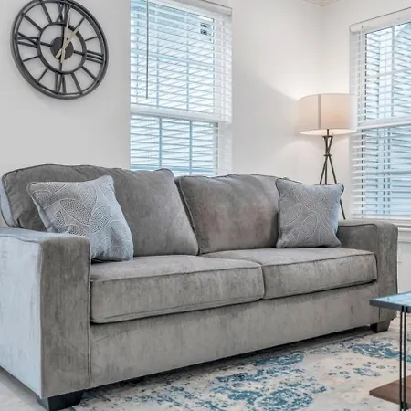 Sleeps 24-spacious Near Fq W Pool *