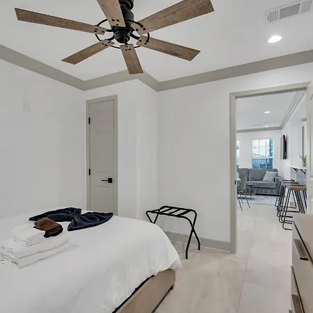 Hotel Sleeps 24-spacious Near Fq W Pool *