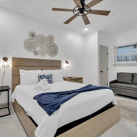 Sleeps 24-spacious Near Fq W Pool *