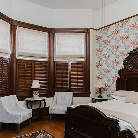 Grand Victorian Bed & Breakfast 3*
