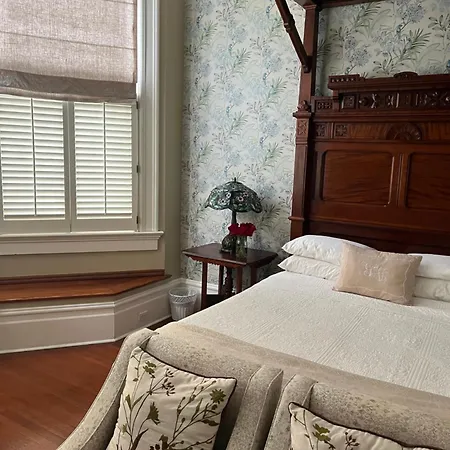 Grand Victorian Bed & Breakfast 3*