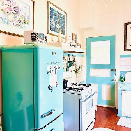 3br Parisian Penthouse Sleeps 5 W Balcony On Streetcar!! Apartment *