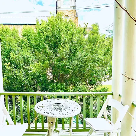 Apartment 3br Parisian Penthouse Sleeps 5 W Balcony On Streetcar!!