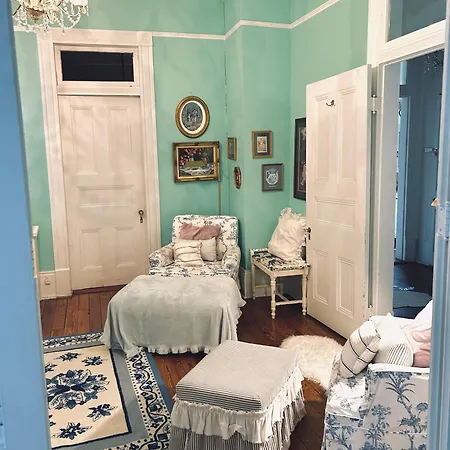 3br Parisian Penthouse Sleeps 5 W Balcony On Streetcar!! *