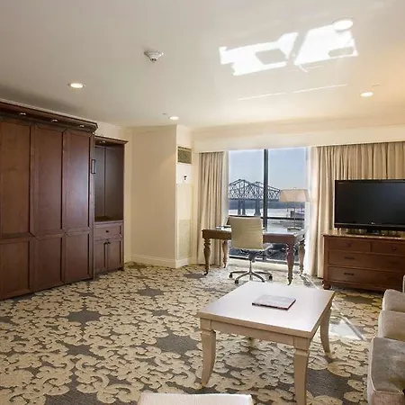 Hilton Riverside 4*
