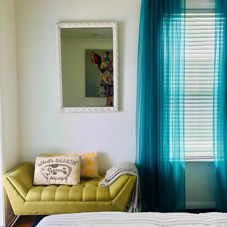 Charming Creole Near French Quarter * New Orleans