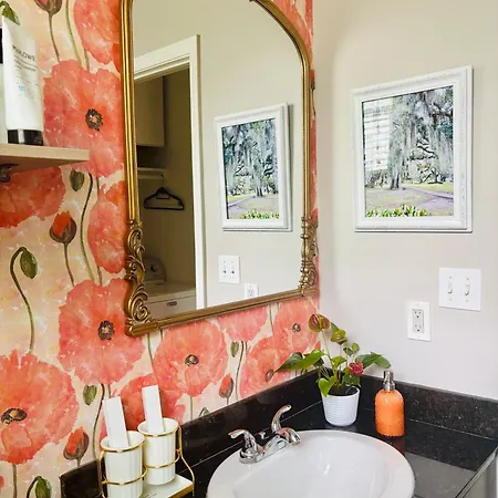 Charming Creole Near French Quarter *