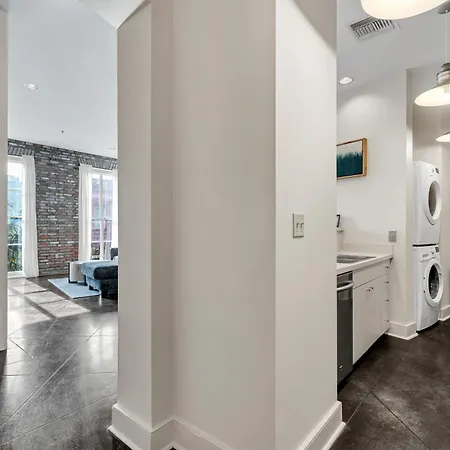 Apartment Brick & Beam Retreat Near Nola Attractions