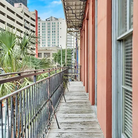 Apartment Brick & Beam Retreat Near Nola Attractions