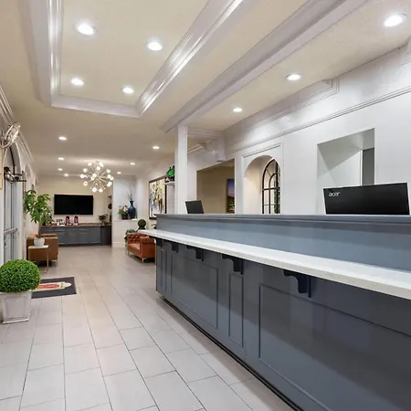 Hotel Super 8 By Wyndham New Orleans