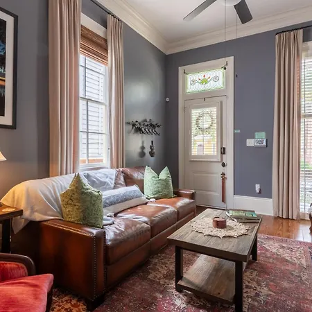 Holiday home Luxury Historic Shotgun In Lower Garden District *