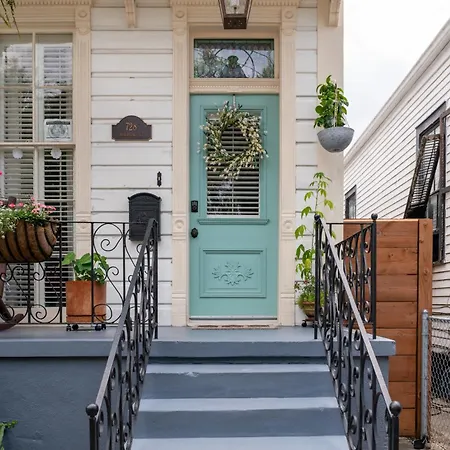 Holiday home Luxury Historic Shotgun In Lower Garden District *