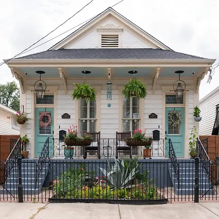 Luxury Historic Shotgun In Lower Garden District Holiday home