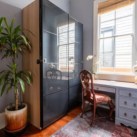 Luxury Historic Shotgun In Lower Garden District Holiday home New Orleans