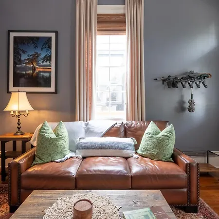 Luxury Historic Shotgun In Lower Garden District Holiday home *