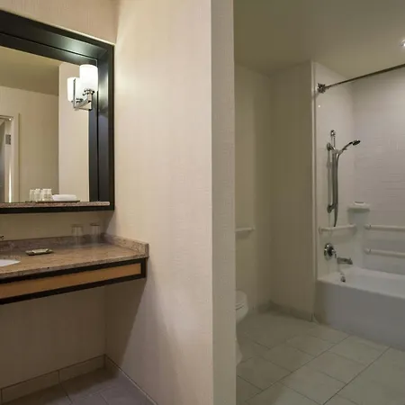 Hotel Renaissance Arts Warehouse District 4*