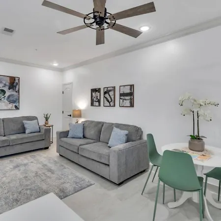 Hotel Sleeps 24-spacious Near Fq W Pool New Orleans