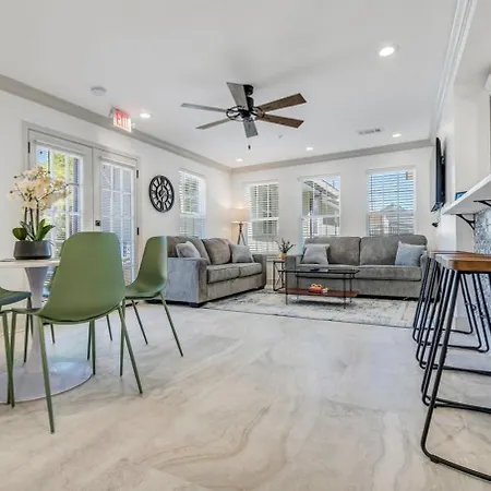 Sleeps 24-spacious Near Fq W Pool * New Orleans