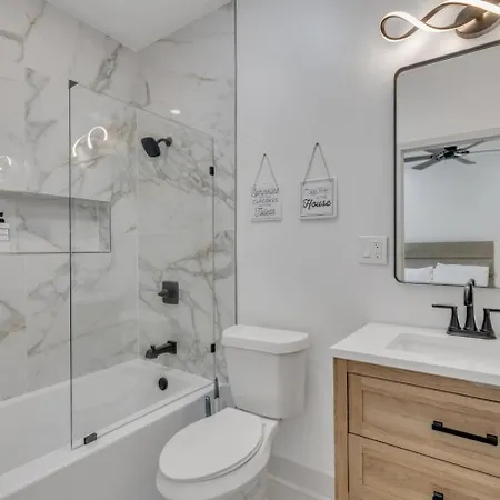 Sleeps 24-spacious Near Fq W Pool Hotel