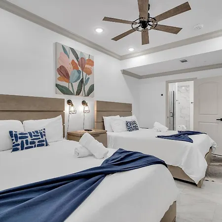 Hotel Sleeps 24-spacious Near Fq W Pool