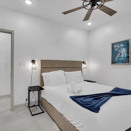 Hotel Sleeps 24-spacious Near Fq W Pool New Orleans