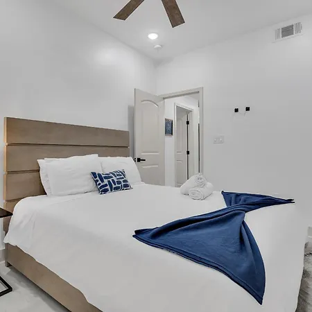 Sleeps 24-spacious Near Fq W Pool Hotel