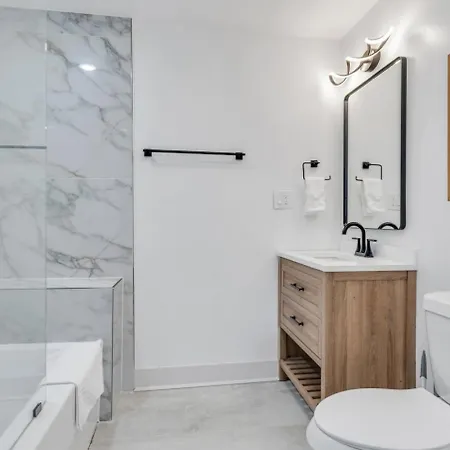 Sleeps 24-spacious Near Fq W Pool
