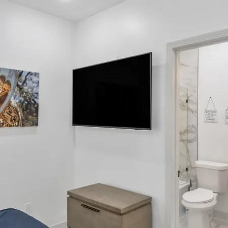 Sleeps 24-spacious Near Fq W Pool Hotel