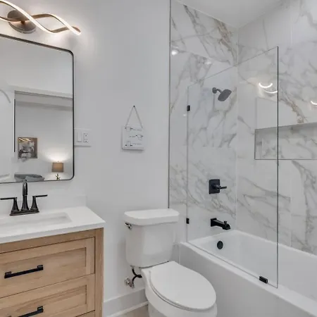 Sleeps 24-spacious Near Fq W Pool Hotel *